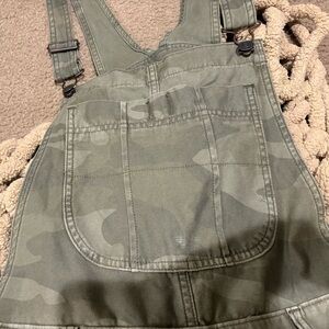 Abercrombie & Fitch camo overalls